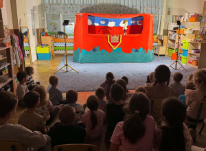 Przedstawienie Teatralne w wykonaniu aktorów teatru Widzimisię pt. "Konik Garbusek"