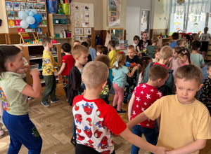 Bal kolorowej pisanki