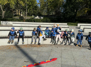 Dzień Kasztana- zbieranie kasztanów w okolicy przedszkola