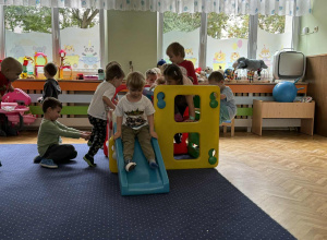 Zabawy w klasie w deszczową pogodę