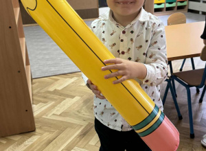 Maluszki w dniu pasowania na przedszkolaka