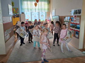 Zabawy ruchowe z gazetami