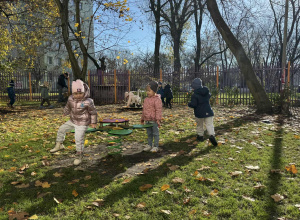 Korzystamy ze słonecznych dni- zabawy w ogrodzie przedszkolnym