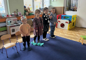 Zdjęcie przedstawia dzieci podczas konkursu