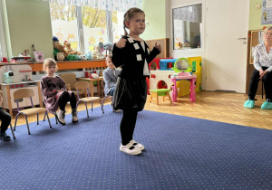 Zdjęcie przedstawia dzieci podczas konkursu