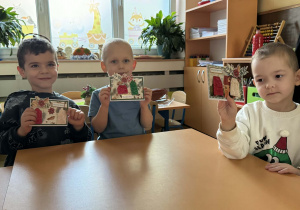 Zdjęcie przedstawia dzieci podczas warsztatów