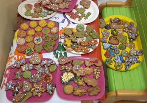 Zdjęcie przedstawia warsztaty piernikowe