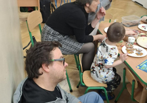 Zdjęcie przedstawia warsztaty piernikowe