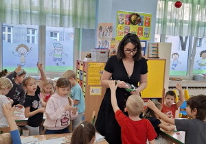 Zdjęcie przedstawia warsztaty kartek swiatecznych