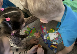 Zdjęcie przedstawia dzieci zajęć