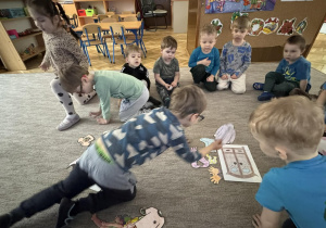 Zdjęcie przedstawia dzieci zajęć