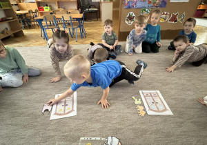 Zdjęcie przedstawia dzieci zajęć