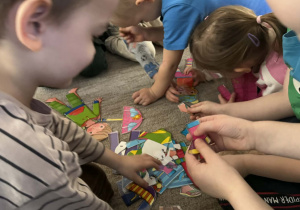 Zdjęcie przedstawia dzieci zajęć