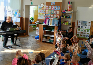 zabawy ruchowe przy dźwiękach muzyki klasycznej