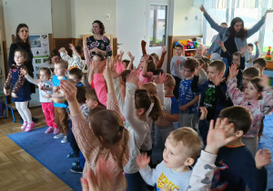 zabawy ruchowe przy dźwiękach muzyki klasycznej