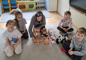 Dzieci podczas zabaw matematycznych